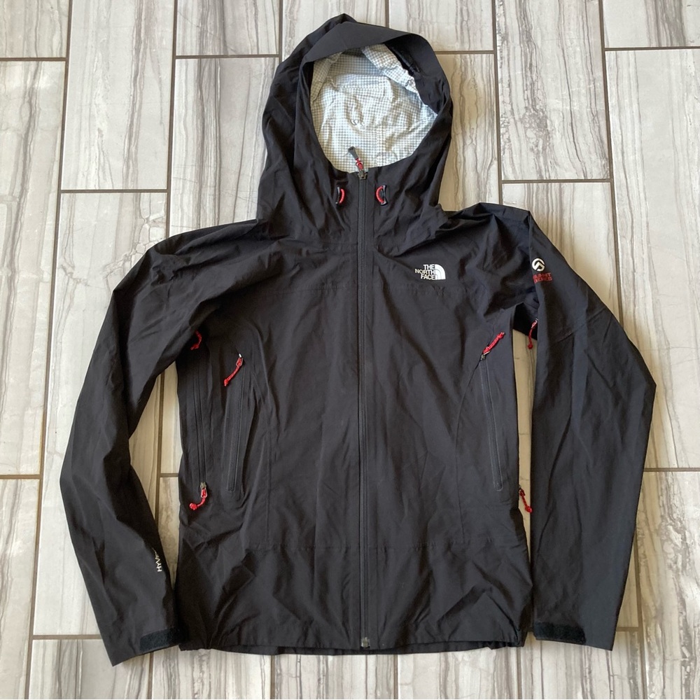 NWOT The North Face Summit Series weatherproof HyVent 2.5L jacket.